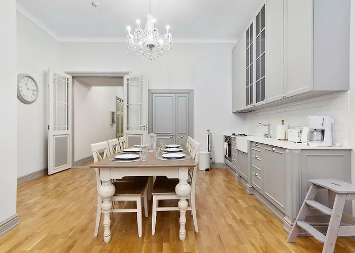 Exclusive Charm Of The Old Appartement